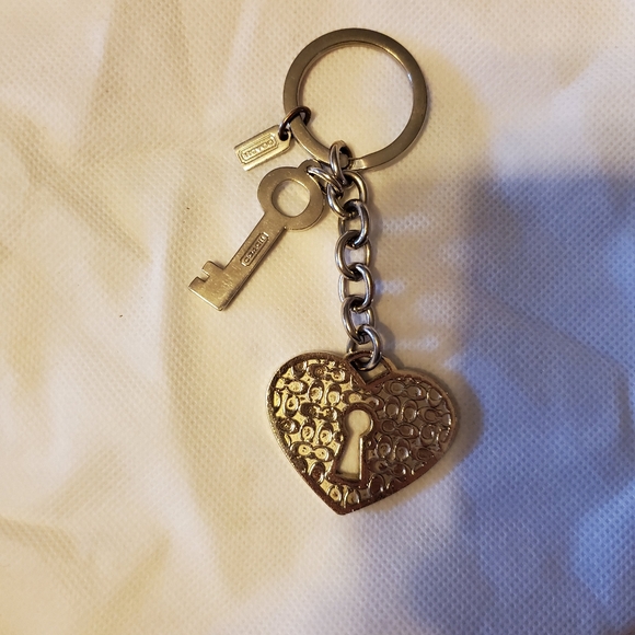 Caoch Keychain Fob Silvertone Lock & Key - Picture 1 of 1